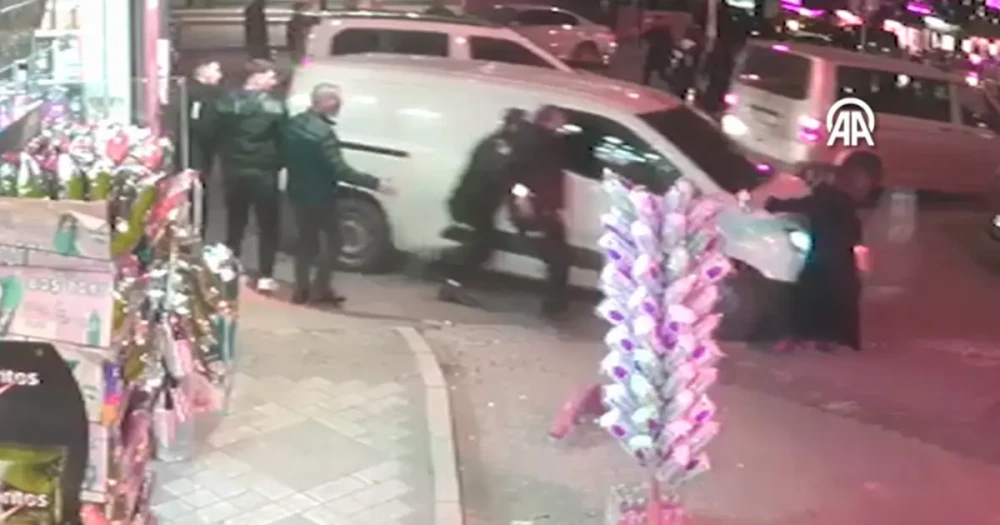 Polis Takibinden Kaçarken Yayaya Çarptı: Durumu Ağır