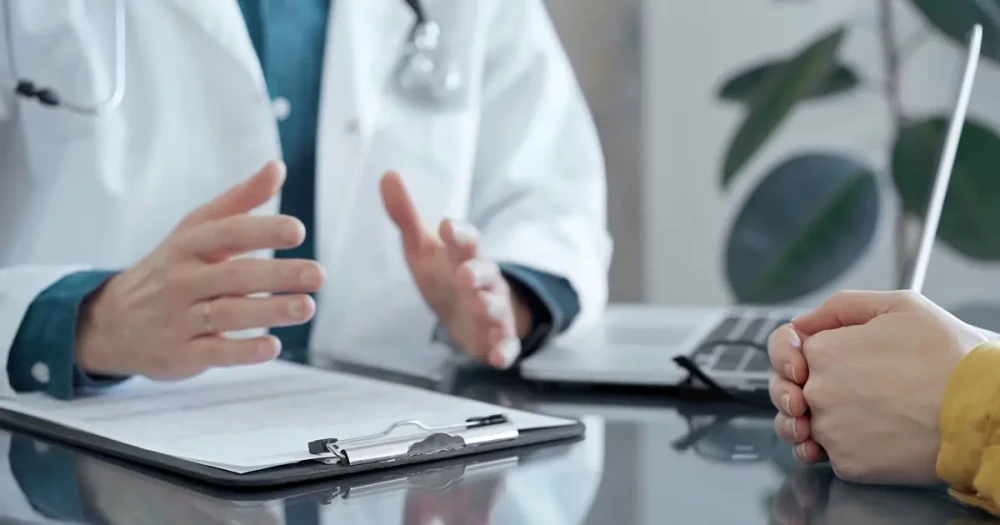 Eski Doktor 38 Hastaya Cinsel Saldırı Suçlamasıyla Yargılanacak