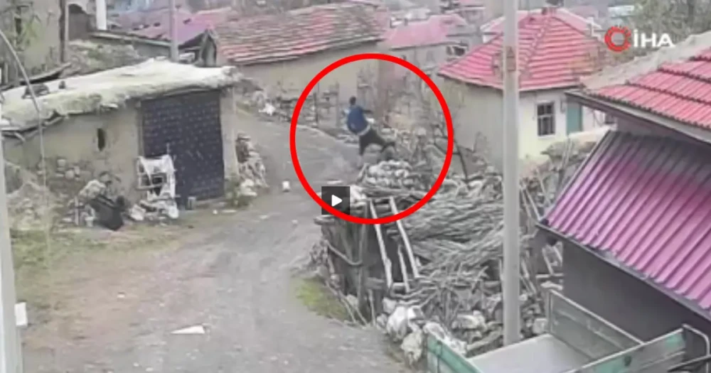 Eşini Sopayla Dövüp Yerde Tekmeledi: Kadın Kurtulmak İçin Çığlık Attı