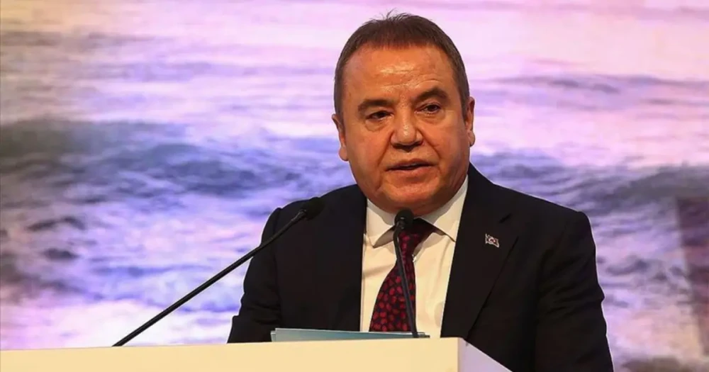 Antalya'da Kritik Gelişme: Muhittin Böcek Hastaneye Kaldırıldı