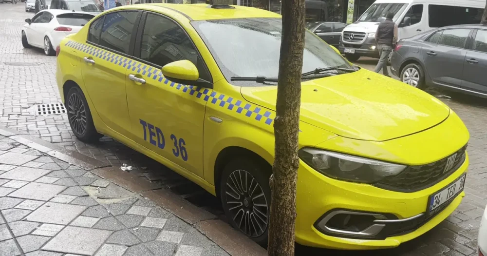 Zeytinburnu'nda Kan Donduran Cinayet: Taksici Evinin Önünde Bıçaklandı