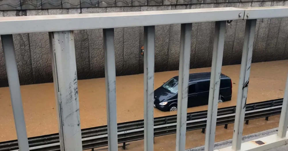 Alanya'da Alt Geçitte Mahsur Kalan 8 Kişi Başarıyla Kurtarıldı