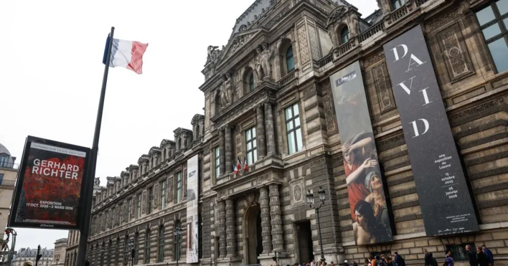 Louvre Müzesi'nde Su Sızıntısı: 400 Nadir Kitap Zarar Gördü