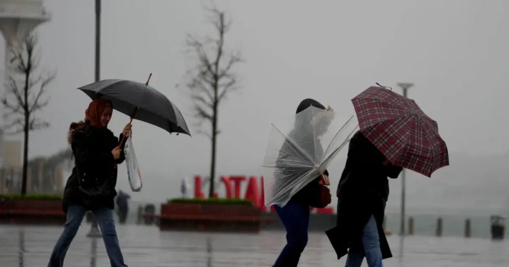 Meteorolojiden kuvvetli sağanak ve fırtına uyarısı 