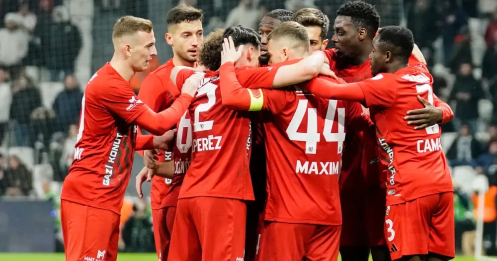 Süper Lig kulübünden isyan! "Penaltı verilmedi, oyuncumuzun yüz kemiği kırıldı"