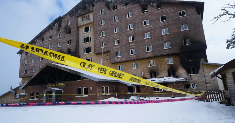 Kartalkaya Otel Yangını Davasında Kritik Gelişme: 9 Bakanlık Personeline Yurt Dışı Çıkış Yasağı
