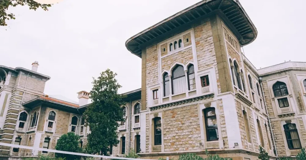 İstanbul Erkek Lisesi'nde Taciz İddiaları: Okul Müdürü Açığa Alındı
