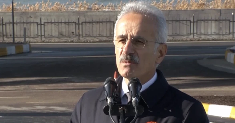 Van Çevre Yolu'nun Önemli Bir Kısmı Hizmete Açıldı: Bakan Uraloğlu Togg ile İlk Sürüşü Gerçekleştirdi