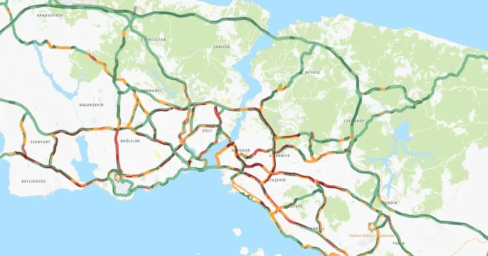 İstanbul'da Sabah Trafiği Yağmurla Kilitlendi