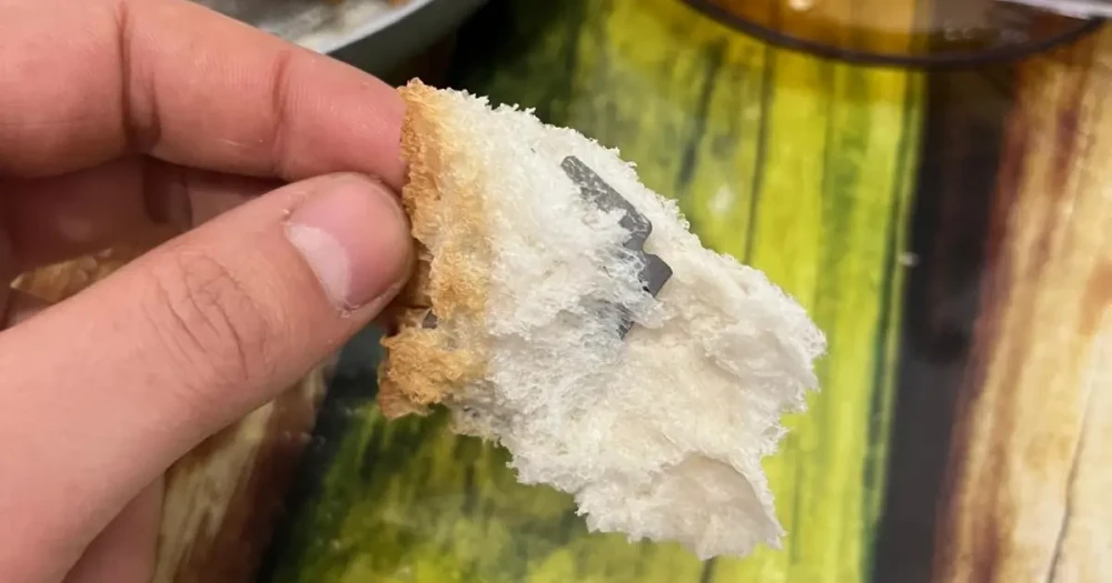 Kahvaltıda Şok: Ekmek İçinden Jilet Çıktı