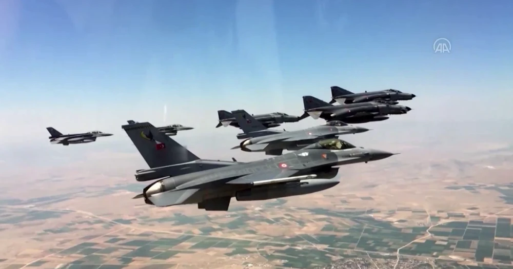 F-16'lar Karadeniz Üzerinden Gelen İHA'yı Vurdu: Enkaz Arama Çalışmaları Sürüyor