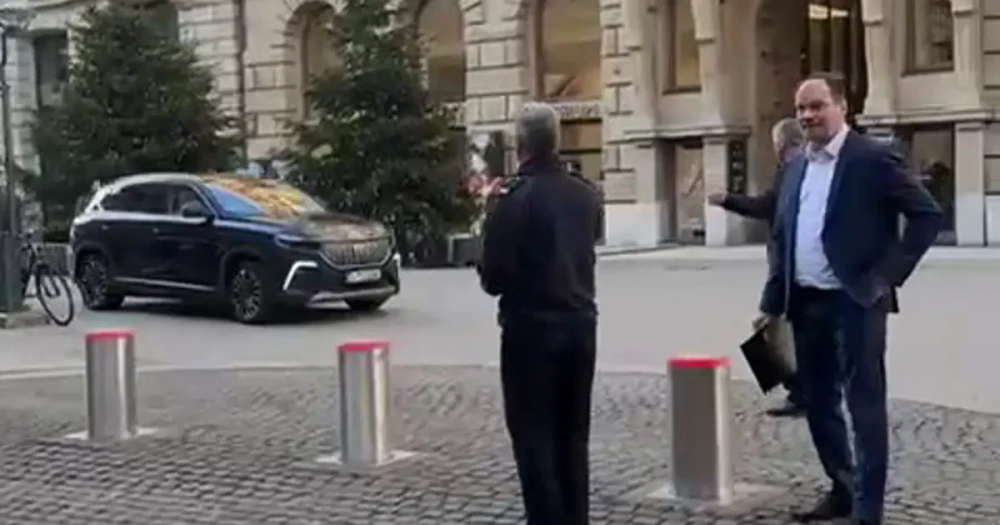 Hamburg Başkonsolosu Alver'e Yerli Otomobil Togg Eşlik Etti