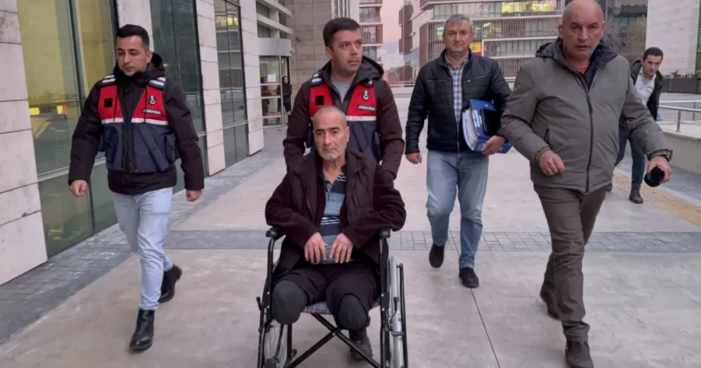 Uyuşturucu Ticaretinden 11 Yıl Hapis Cezası Alan Ampute Hükümlü Tekerlekli Sandalyeyle Cezaevine Götürüldü