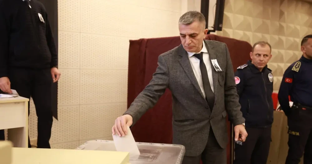 Şehzadeler'de Yeni Dönem: Hakan Şimşek Belediye Başkanı Seçildi
