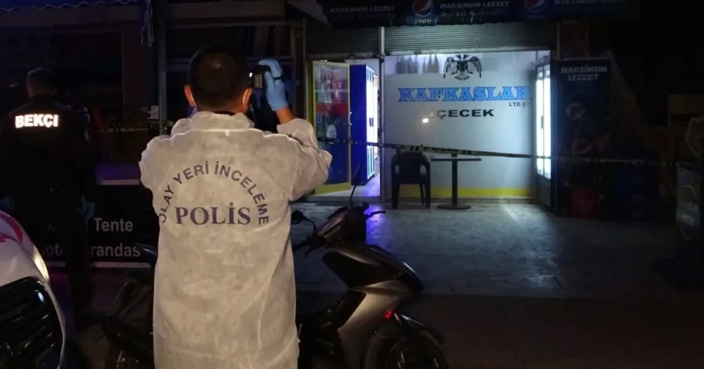 Antalya'da Tekel Bayisinde Kanlı Tartışma: 2 Kişi Hayatını Kaybetti
