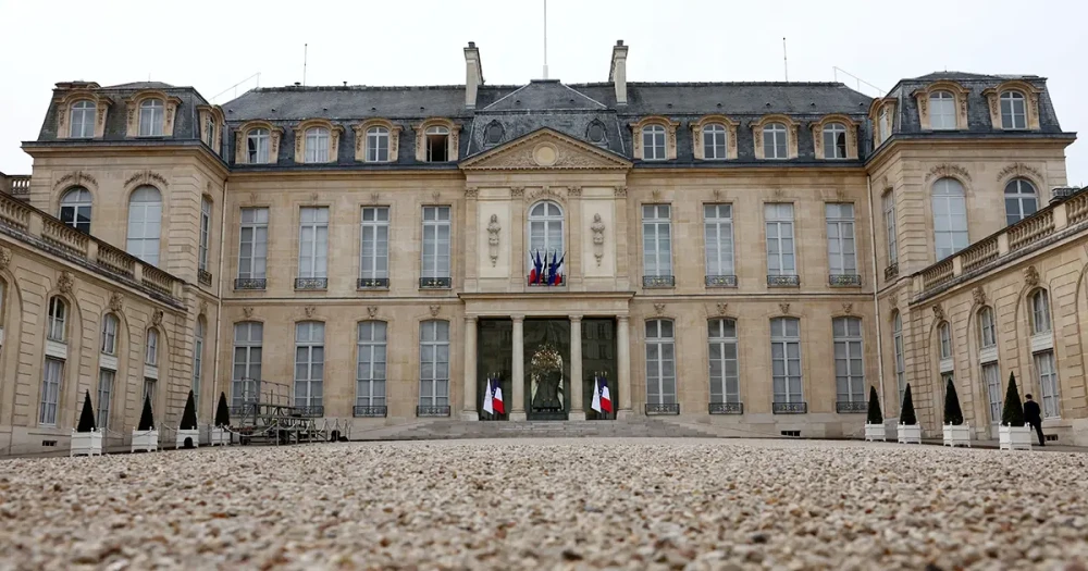 Elysee Sarayı'ndan Tarihi Sofra Takımları Çalındı: Güvenlik Görevlisi Şüpheli