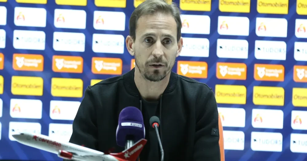 Corendon Alanyaspor Teknik Direktörü Joao Pereira: "3 Puan İçin Gerekirse Geri Çekiliriz"