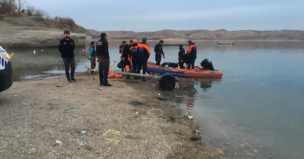 Adıyaman'da Balık Tutarken Bot Alabora Oldu: 1 Kişi Kayıp