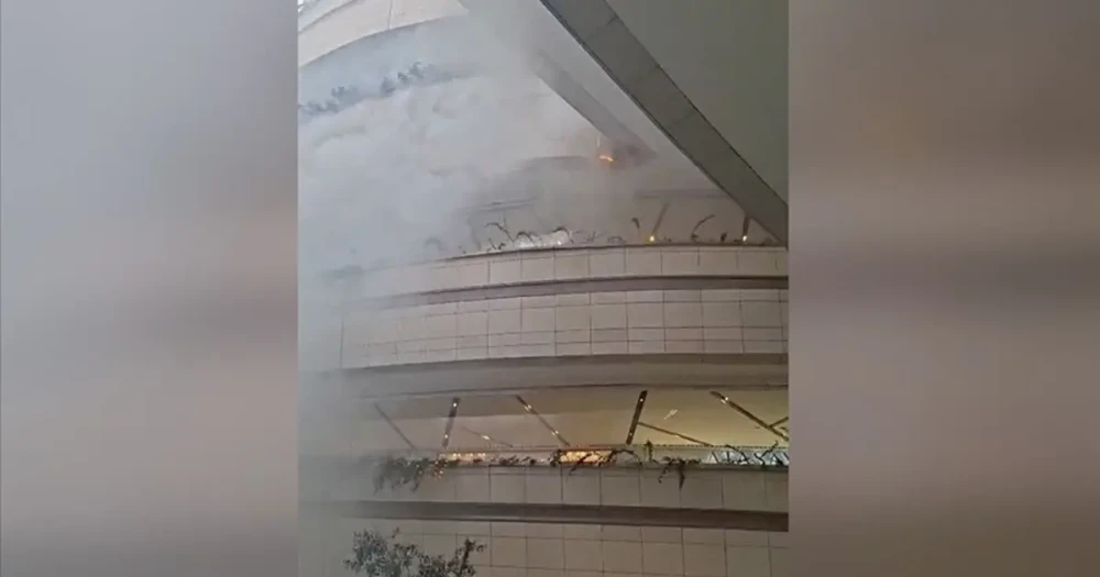 Kanyon AVM'de Dış Cephede Yangın Paniği