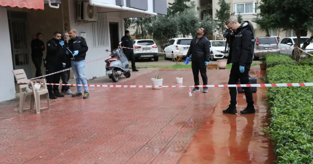 Antalya'da Trajik Tesadüf: Anne ve Oğul Bir Gün Arayla Aynı Balkondan Düşerek Hayatını Kaybetti