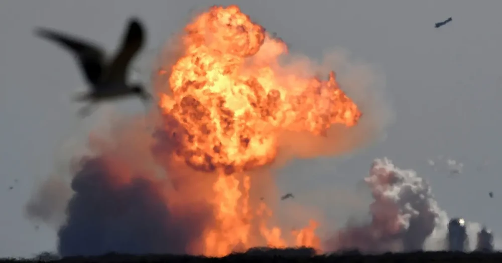 Starship Enkazı Yolcu Uçaklarını Tehdit Etti: 450 Kişi Risk Altındaydı
