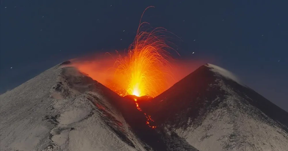 Etna Yanardağı Yeniden Hareketlendi: Kül Bulutu Gökyüzünü Kapladı, Havacılık Uyarıları Devrede