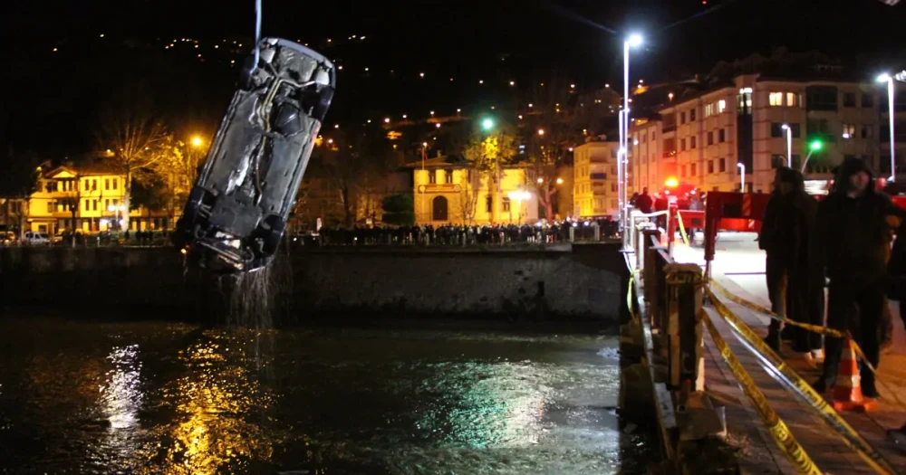 Amasya'da Korkunç Kaza: Otomobil Köprüden Nehre Uçtu