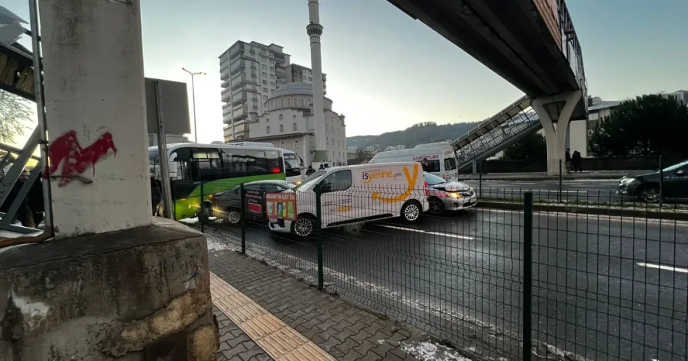 Zonguldak'ta Buzlanma Zincirleme Kazaya Neden Oldu: Trafik Durdu