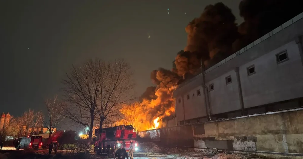 Esenyurt'ta Bir Fabrika Alevlere Teslim Oldu