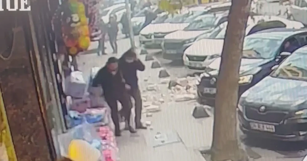 Güngören'de Balkon Faciası: Yayalar Ölümden Döndü