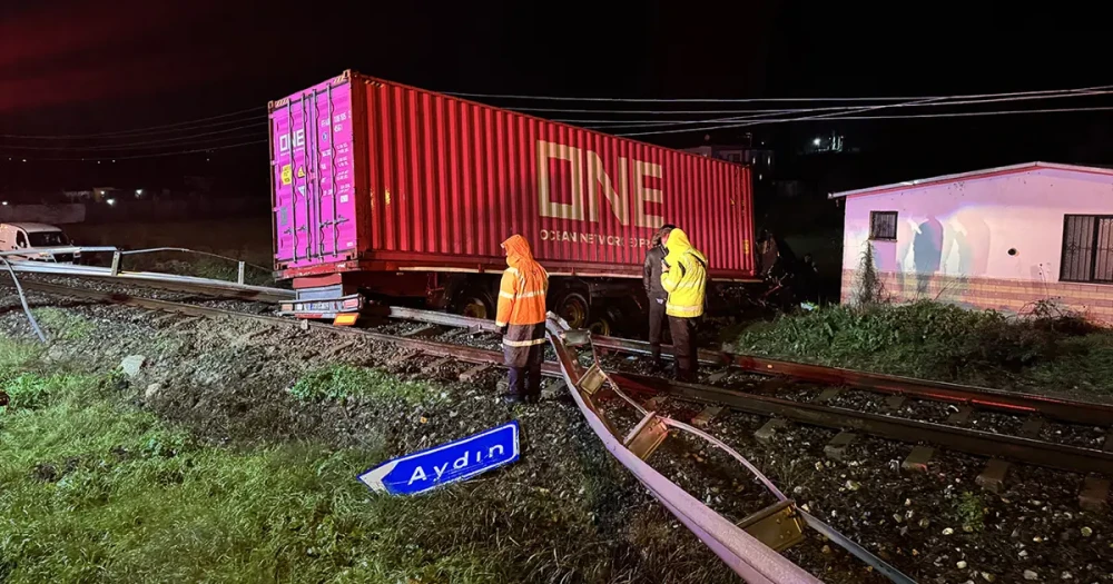 Aydın'da Korkunç Kaza: TIR Tren Yoluna Girdi, Sürücü Hayatını Kaybetti