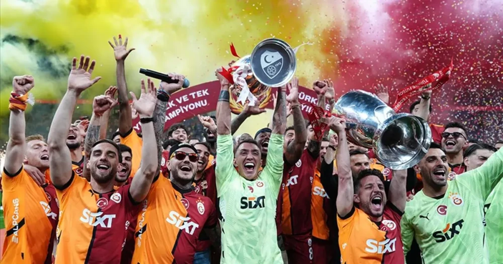 Galatasaray'dan 2025'te Çifte Kupa Sevinci: Ligde Lider, Kupada İddialı