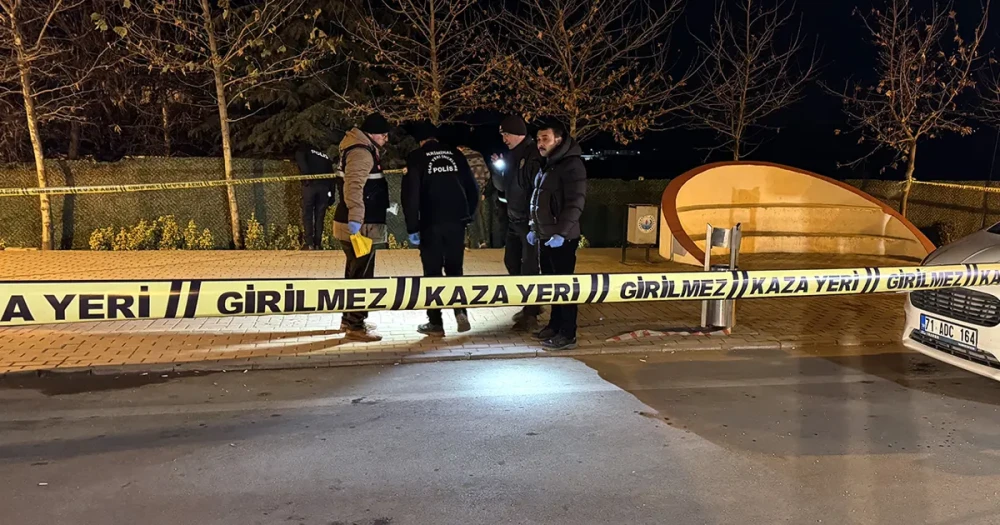 Polis Memuru Kavgayı Ayırırken Bıçaklandı