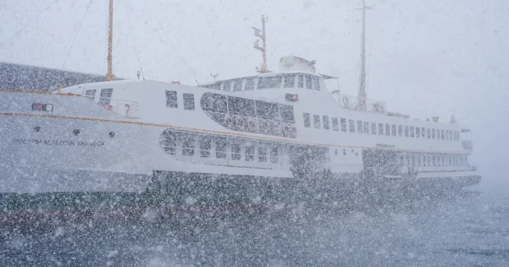 İstanbul'da Vapur Seferleri Kar Nedeniyle Durduruldu