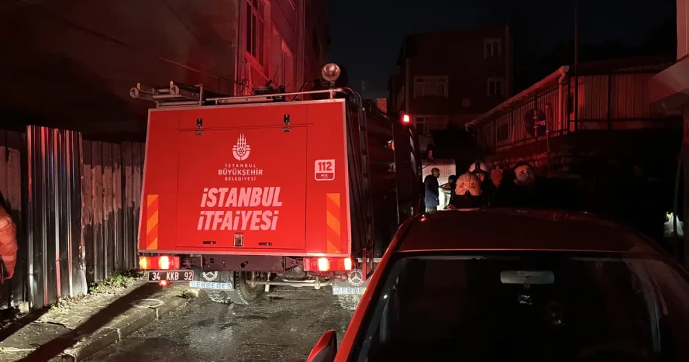 İstanbul'da 5 Katlı Binada Yangın: 6 Kişi Dumandan Etkilendi