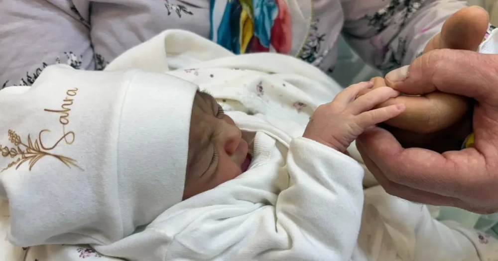8 Yıllık Hasret Yılbaşında Son Buldu: Tunceli'nin İlk Bebeği Sahra Dünyaya Geldi
