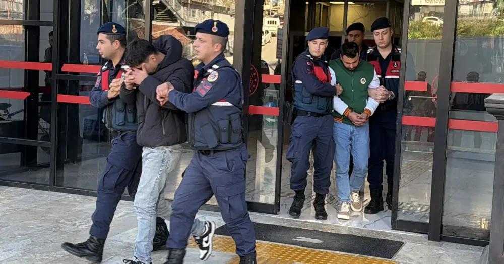 Alanya'da Tehlikeli Motosiklet Gösterisi: Bakan Yerlikaya'dan Sert Tepki
