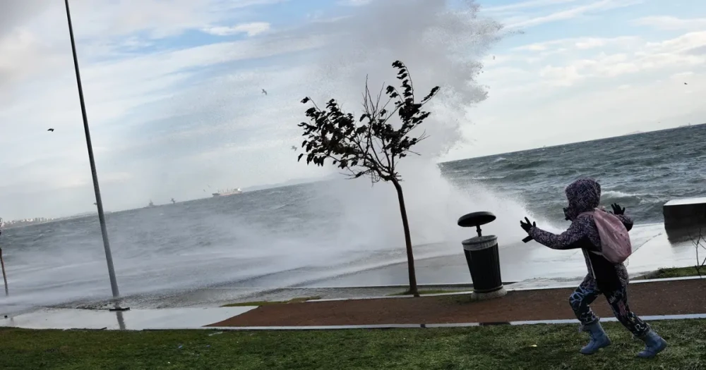 İstanbul'da Lodos Fırtınası Bekleniyor: Hız Saatte 80 Kilometreyi Bulacak