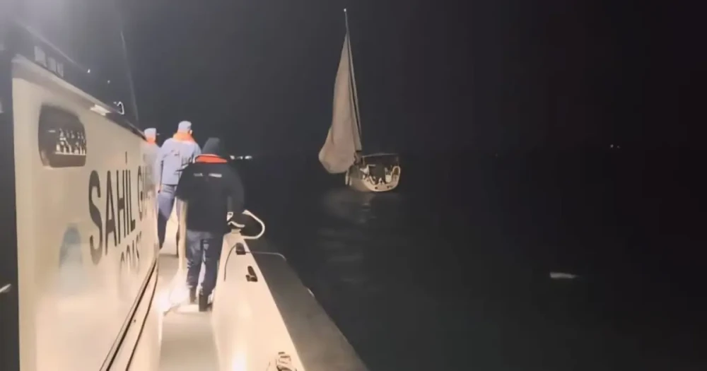 Çanakkale Boğazı'nda Tehlike Atlattı: Yelkenli Tekne Kurtarıldı