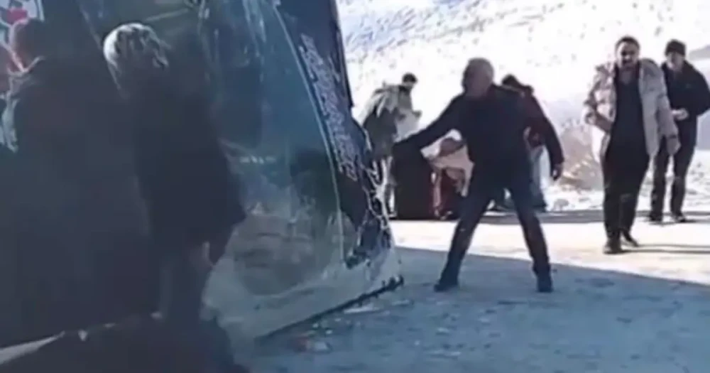 Kars'ta Otobüs Kazası: 17 Yaralı