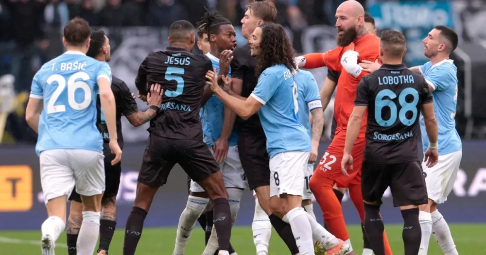 Lazio ve Napoli Karşılaşmasında Goller ve Kırmızı Kartlar Damga Vurdu