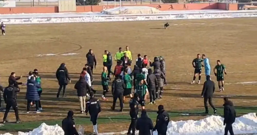 Maç Sonu Sahada Tekme ve Yumruklar Havada Uçuştu