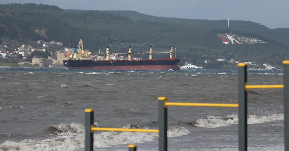 Çanakkale Boğazı'nda Gemi Trafiği Yeniden Başladı