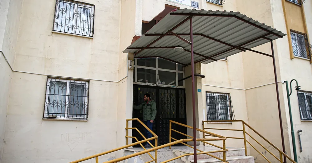 Asansörde İğrenç Suç: Kuş Hırsızı Apartmana Kabus Oldu