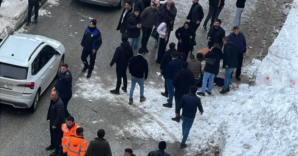 Çatıdan Düşen Kar Kütlesi Genç Kadının Hayatını Kaybetmesine Neden Oldu