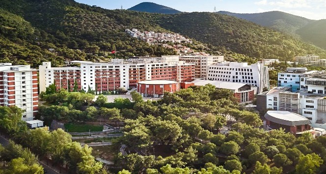 İzmir Ekonomi Üniversitesi'nde Öğrenci Fotoğrafları Krizi: Üç Şüpheli Gözaltında