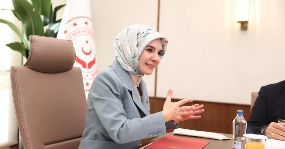 Doğurganlık Hızındaki Düşüş Gelecek Meselesi: Bakan Göktaş'tan Önemli Açıklamalar