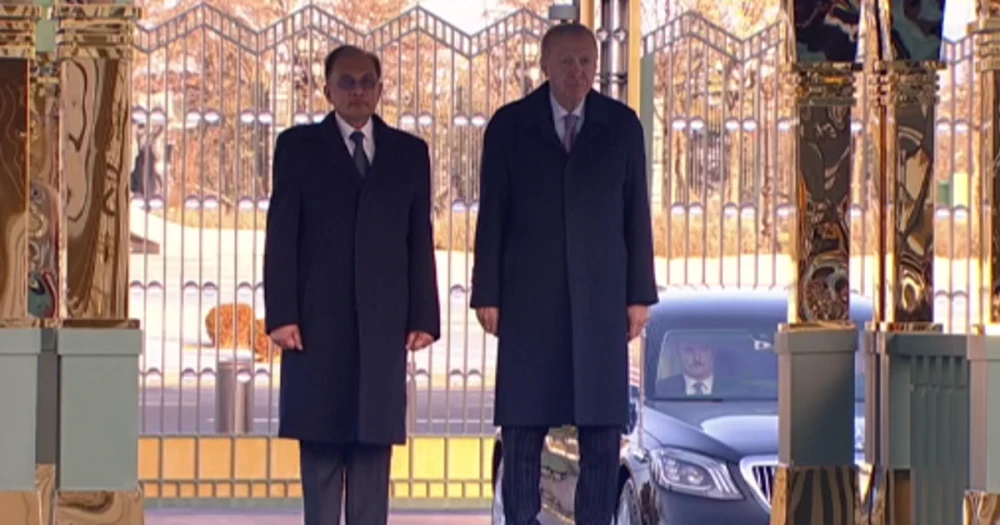 Malezya Başbakanı Enver İbrahim Ankara'da Resmi Törenle Karşılandı