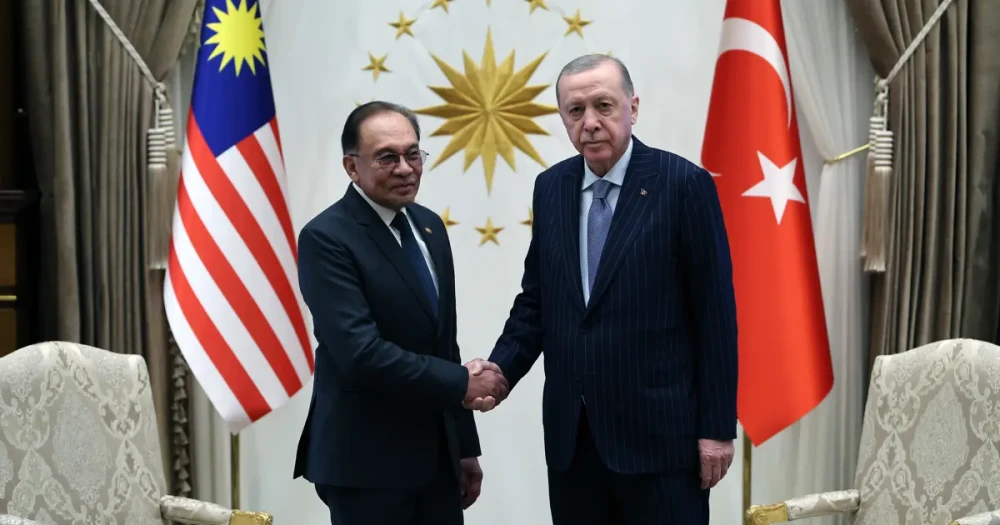 Malezya Başbakanı İbrahim'den Erdoğan'a Övgü: "Liderliğinize İmreniyoruz"