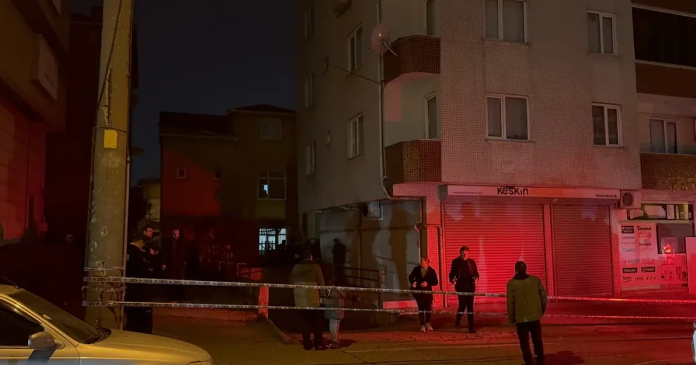 Gebze'de Tehlike Arz Eden Çukur Nedeniyle 5 Katlı Bina Boşaltıldı